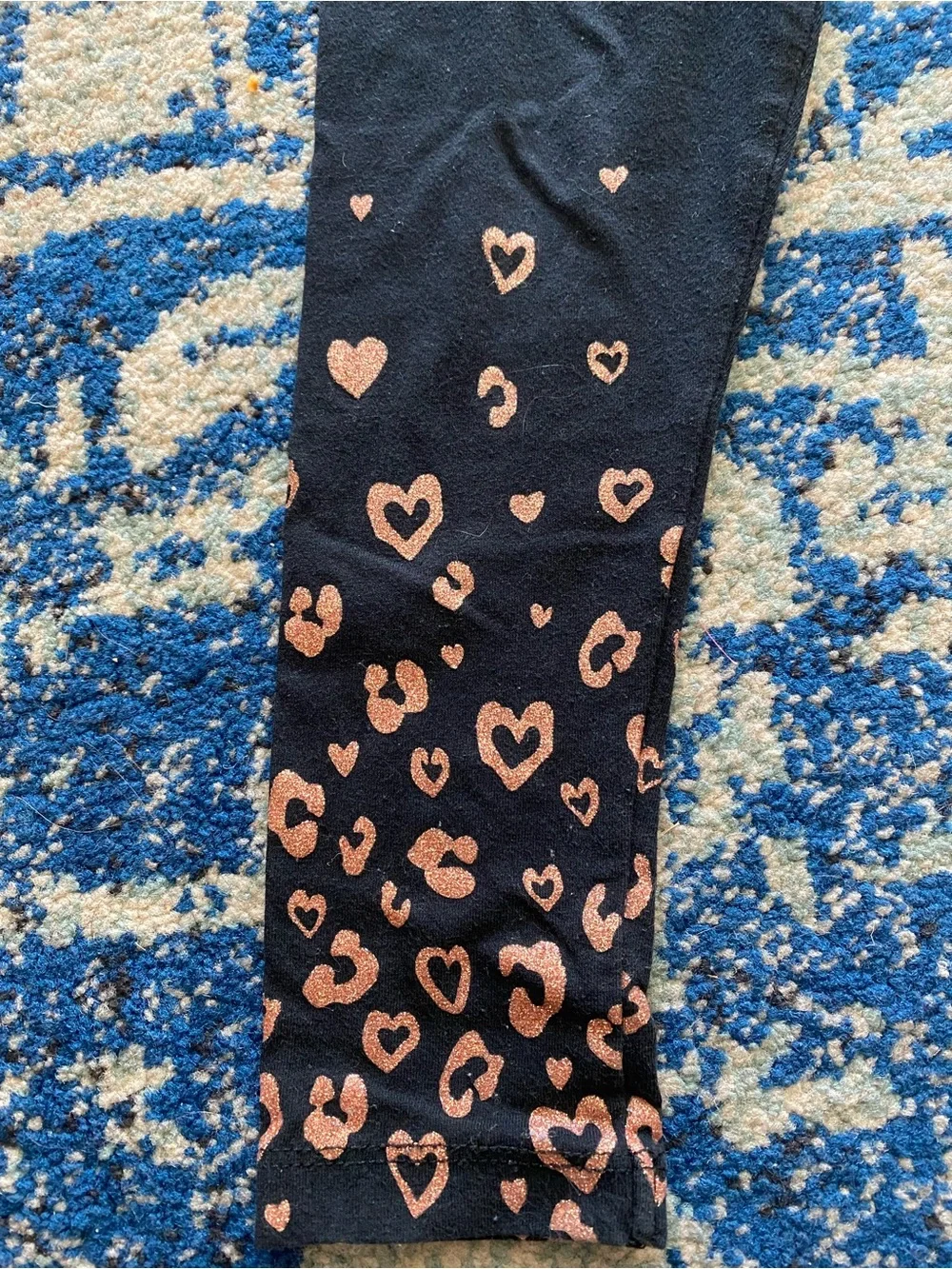 Epic Threads Black Leggings with Metallic Pink Heart Print